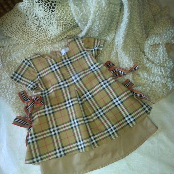 Burberry Beige Checkered Dress with Ribbon Details - Picture 2 of 5